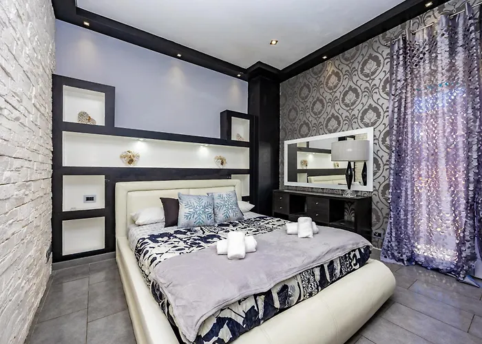 Fly And Swim, Glamour House